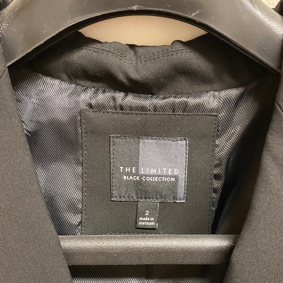 THE LIMITED Black Collection 2 Button Blazer (4) - Picture 3 of 5